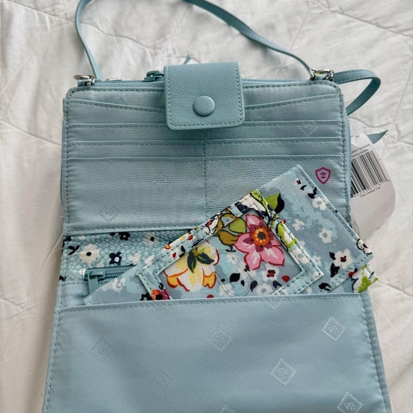 Vera Bradley RFID Deluxe All Together Crossbody - NWT - Picture 3 of 4